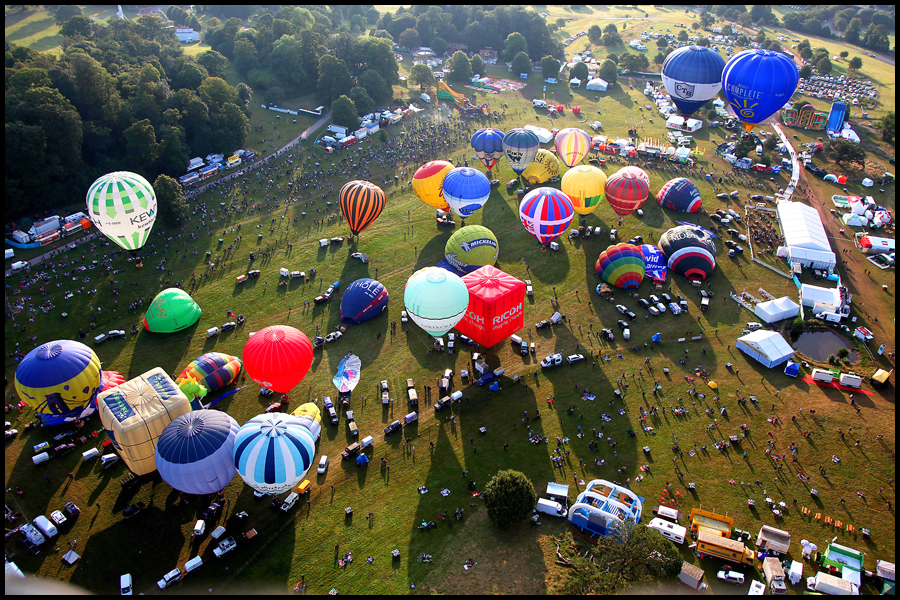 Mass ascent of over 100 balloons take to the skies above Bristol at the 2014 Bristol International Balloon Fiesta.